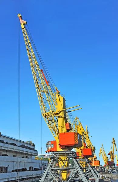 Hamnkranen last — Stockfoto