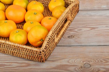 Mandarin wickered tepsi