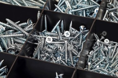 plastik düzenleyici kutusunda canı cehenneme