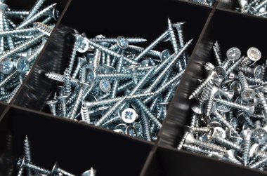 plastik düzenleyici kutusunda canı cehenneme