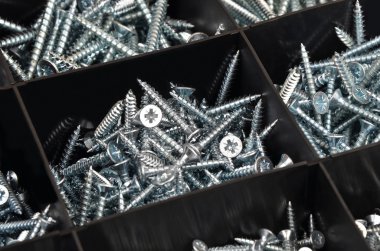plastik düzenleyici kutusunda canı cehenneme