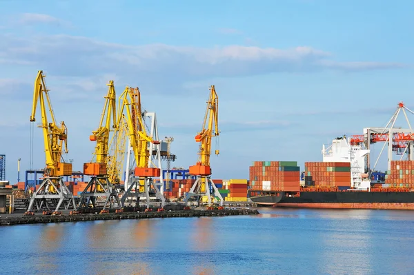 Cargo crane and ship — Stock Photo, Image