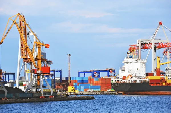 Cargo crane and ship — Stock Photo, Image