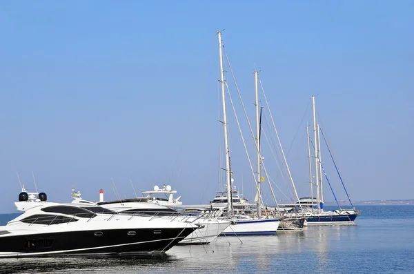 Motor yacht in jetty — Stock Photo, Image