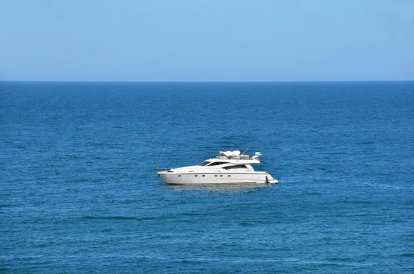 Motor yacht i havet - Stock-foto