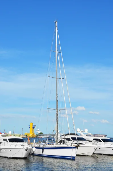 Motor yacht in jetty — Stock Photo, Image