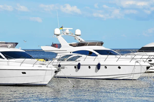 Motor yacht in jetty — Stock Photo, Image