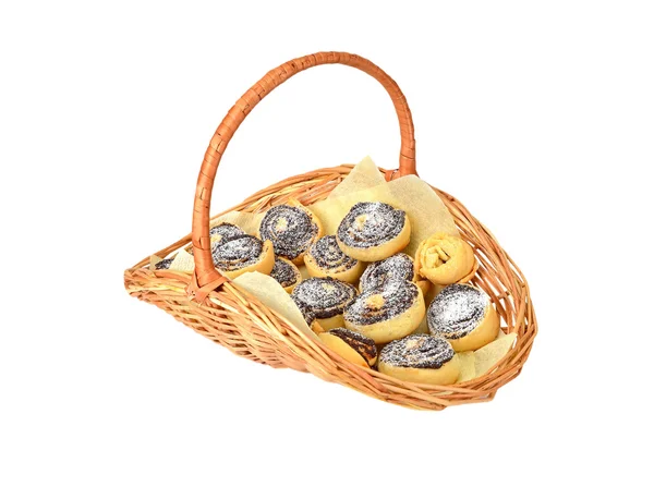 Rollo de galletas hecho en casa con amapola en una cesta de wattled — Foto de Stock