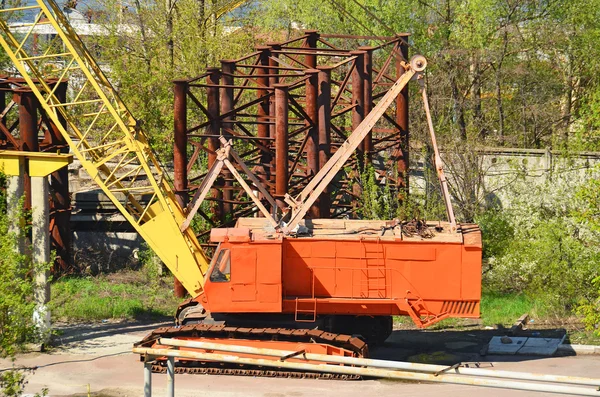 Oude kraan van caterpillar — Stockfoto