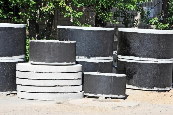 Poço de círculo de concreto — Fotografia de Stock
