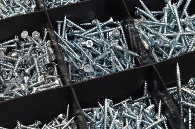 plastik düzenleyici kutusunda canı cehenneme