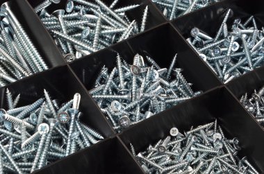 plastik düzenleyici kutusunda canı cehenneme