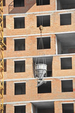 Çimento karıştırma kabı kaldırma vinç