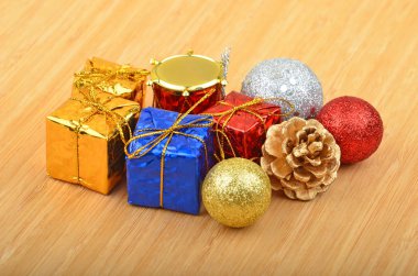 Noel dekor ahşap zemin üzerinde