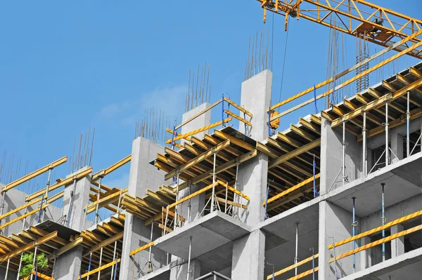 Crane and highrise construction site — Stock Photo, Image