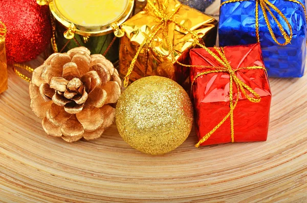 Karácsonyi dekoráció fából készült háttér — Stock Fotó