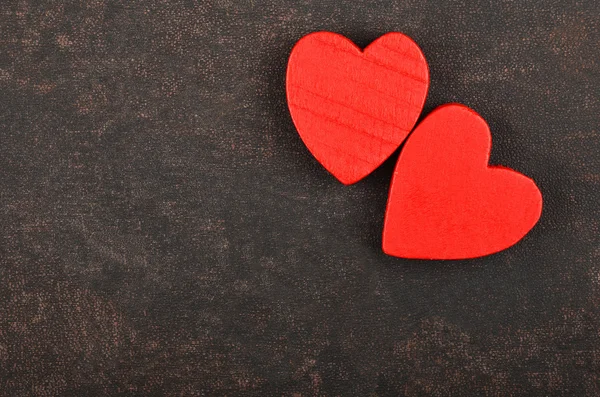 Corazón sobre fondo de cuero Fotos de stock libres de derechos