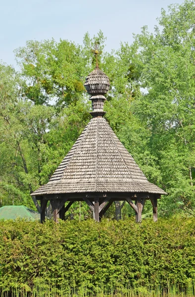 Casa de verano de madera en el lago — Foto de Stock