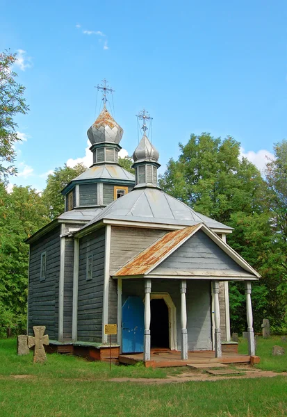 Antike Holzkapelle — Stockfoto