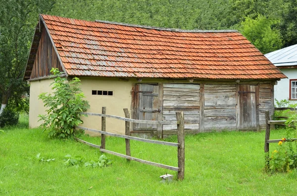 Starożytne drewniana stodoła — Zdjęcie stockowe