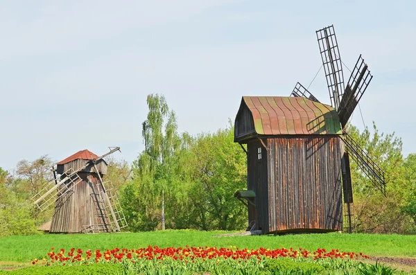 古色古香的木制风车 — 图库照片