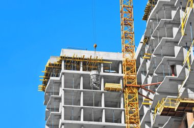 Çimento karıştırma kabı kaldırma vinç