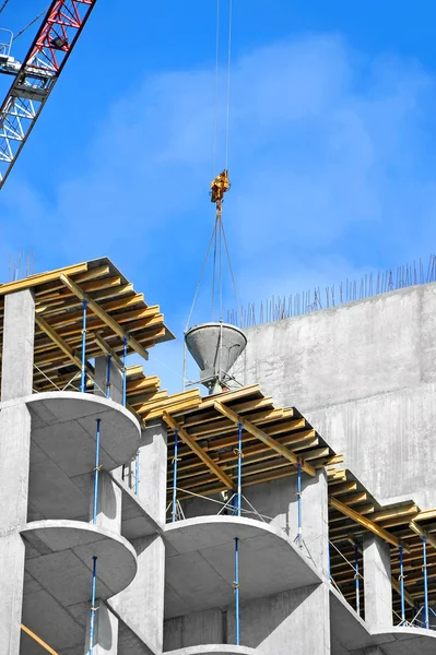 Çimento karıştırma kabı kaldırma vinç