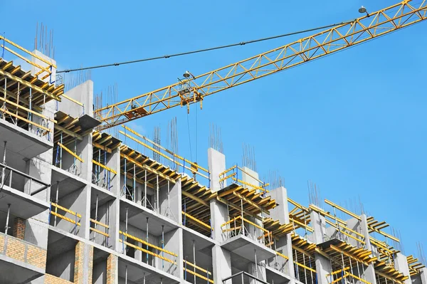 Crane and highrise construction site — Stock Photo, Image