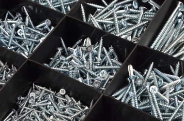 plastik düzenleyici kutusunda canı cehenneme