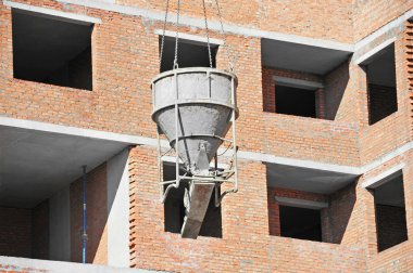 Çimento karıştırma kabı kaldırma vinç