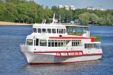 Dinyeper nehrinde turist botu, Kiev, Ukrayna