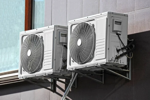壁の空調と換気システム — ストック写真