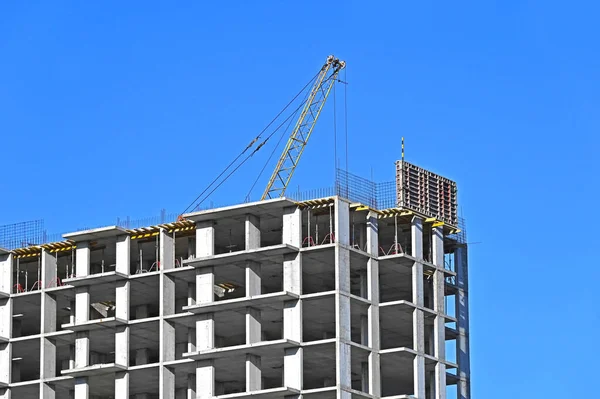 Guindaste Construção Construção Contra Céu Azul — Fotografia de Stock