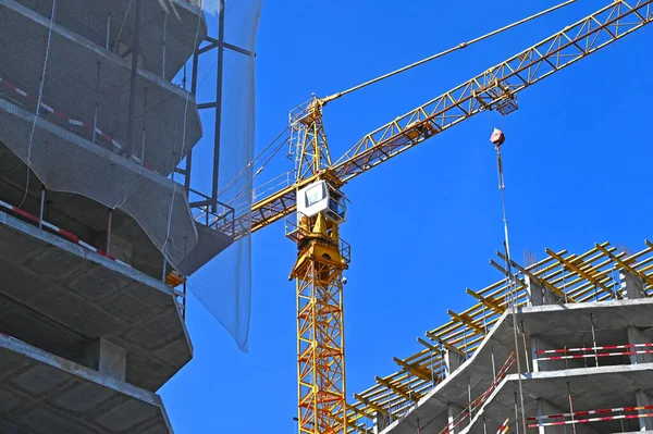 Grue Bâtiment Construction Contre Ciel Bleu — Photo