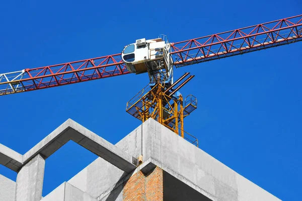 Grúa Construcción Construcción Contra Cielo Azul —  Fotos de Stock