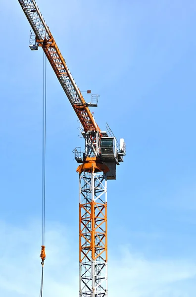 Grande Grue Tour Construction Contre Ciel Bleu — Photo