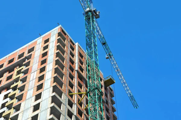 Grúa Construcción Construcción Contra Cielo Azul —  Fotos de Stock