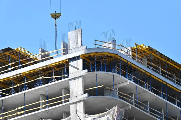 Construção Arranha Céus Com Andaimes — Fotografia de Stock