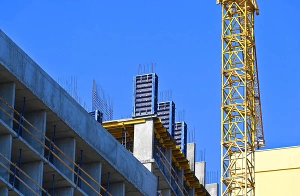 Grúa Construcción Construcción Contra Cielo Azul —  Fotos de Stock