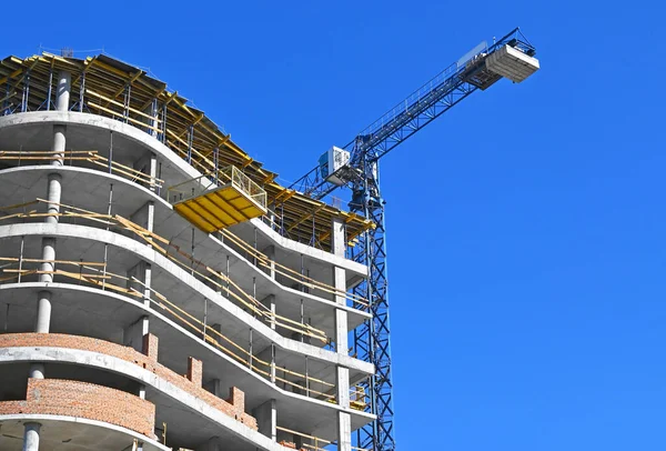 Grúa Construcción Construcción Contra Cielo Azul —  Fotos de Stock