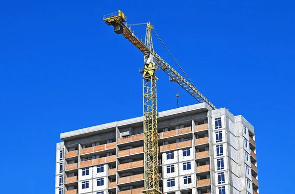 Kraanvogel Gebouw Aanbouw Tegen Blauwe Lucht — Stockfoto