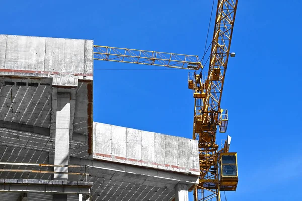 Grúa Construcción Construcción Contra Cielo Azul —  Fotos de Stock