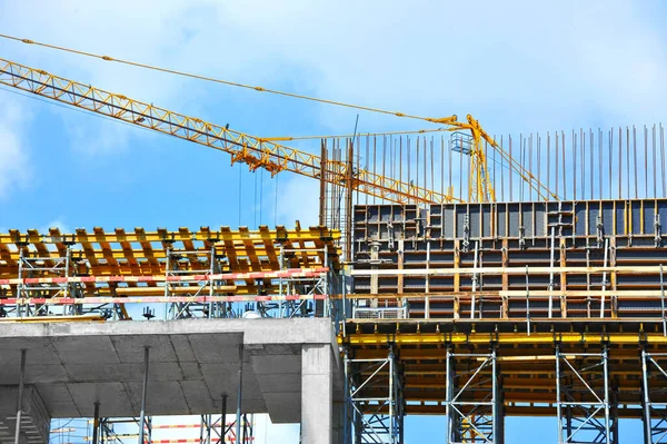 Grúa Construcción Construcción Contra Cielo Azul —  Fotos de Stock