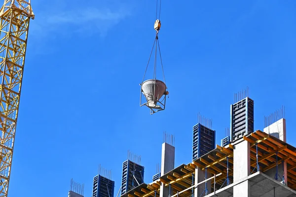 Conteneur Bétonnière Élévateur Grue Sur Chantier — Photo