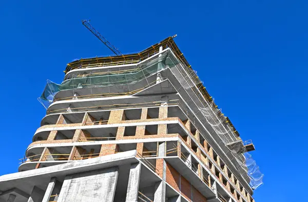 Guindaste Construção Construção Contra Céu Azul — Fotografia de Stock