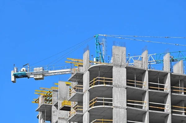 Grúa Construcción Construcción Contra Cielo Azul —  Fotos de Stock