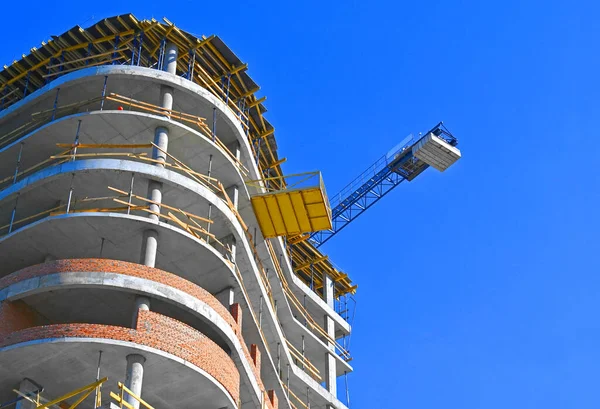 Guindaste Construção Construção Contra Céu Azul — Fotografia de Stock