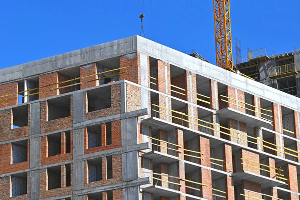 Guindaste Construção Construção Contra Céu Azul — Fotografia de Stock