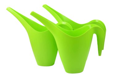 Plastik sulama kabı, beyaz arka planda izole edilmiş.