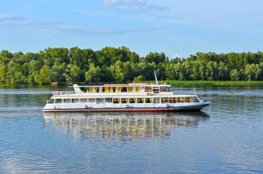 Dinyeper nehrinde turist botu, Kiev, Ukrayna